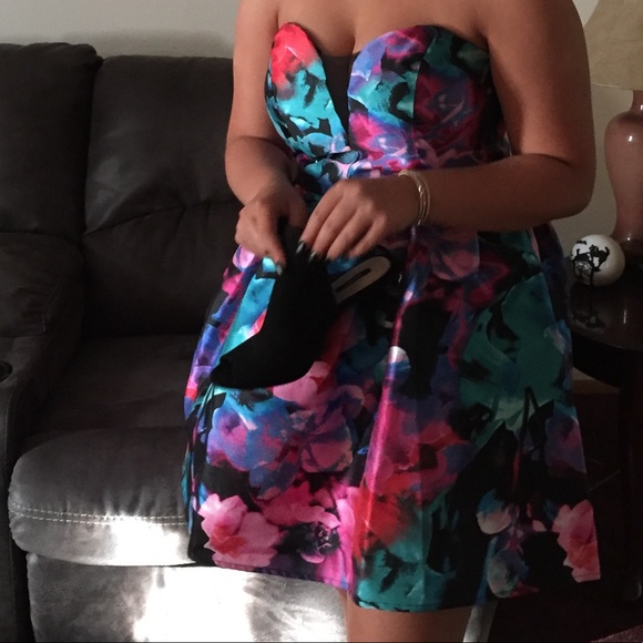 11/12 Juniors Homecoming Dress - Picture 3 of 3